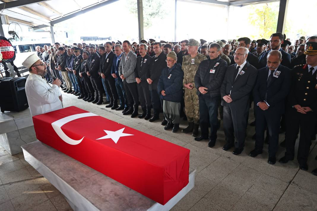 Şehit Jandarma Uzman Çavuş Yetişen son yolculuğuna uğurlandı - Resim: 6